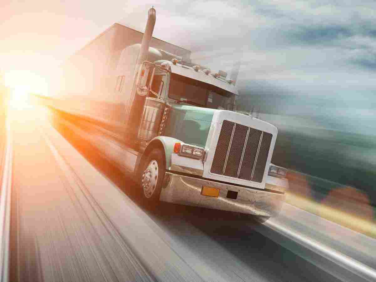 https://tiberlogistics.com/wp-content/uploads/2017/08/inner_big_trucks_08.jpg